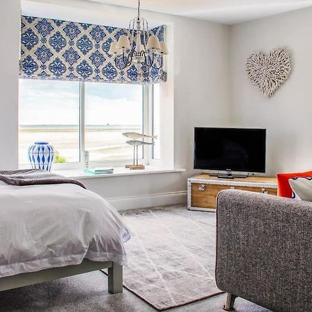 Seafront Apartment With Stunning Views คลีทอร์ปส์ ภายนอก รูปภาพ
