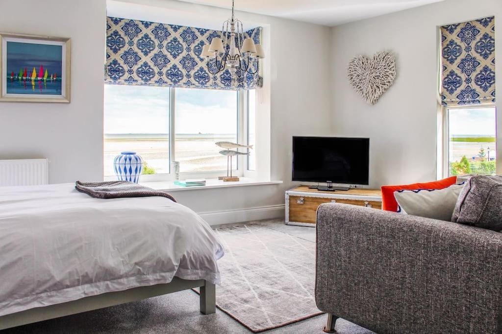 Seafront Apartment With Stunning Views คลีทอร์ปส์ ภายนอก รูปภาพ