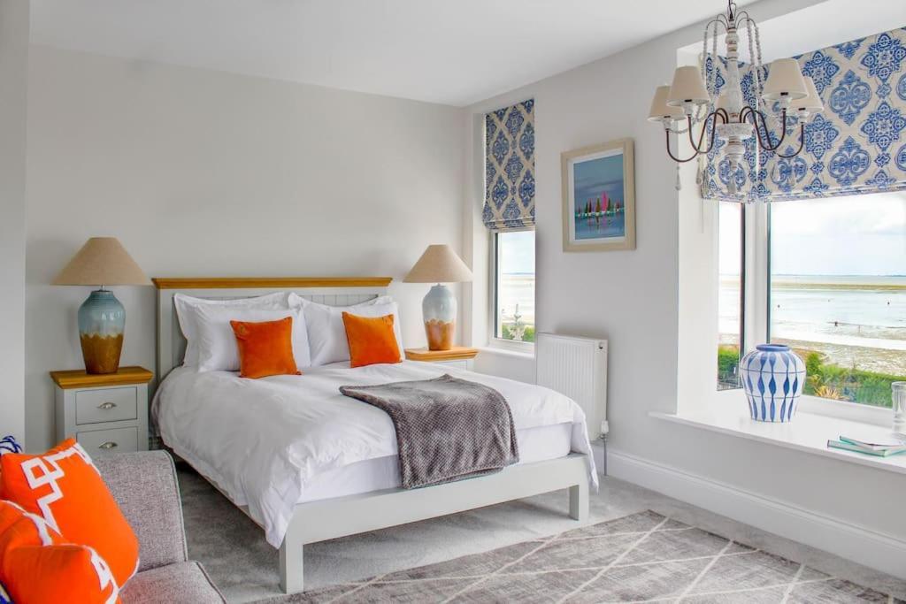 Seafront Apartment With Stunning Views คลีทอร์ปส์ ภายนอก รูปภาพ